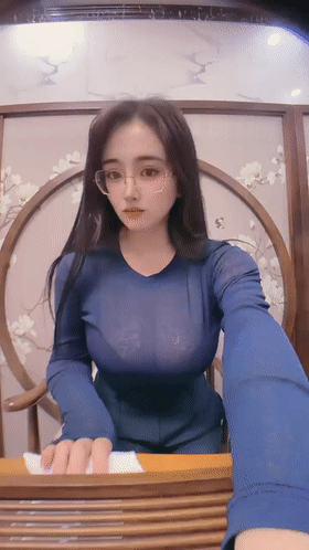 ❤️❤️巨乳少妇【橙子是一个小朋友】，G罩杯大奶天花板，黑丝渔网丝袜诱惑，大黑屌自慰