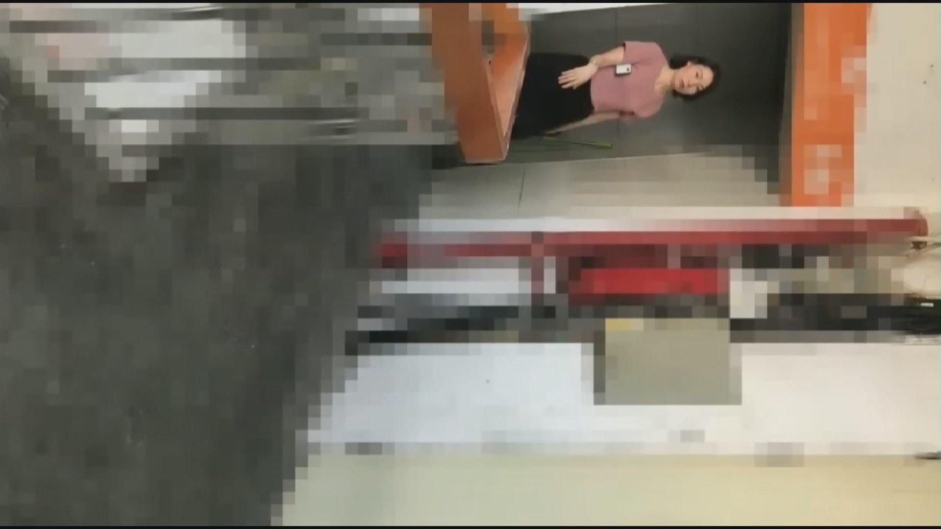 厕拍大神车先生写字楼女厕偷拍❤️白领姐姐尿尿白衣美女的逼逼没长毛特别光滑饱满