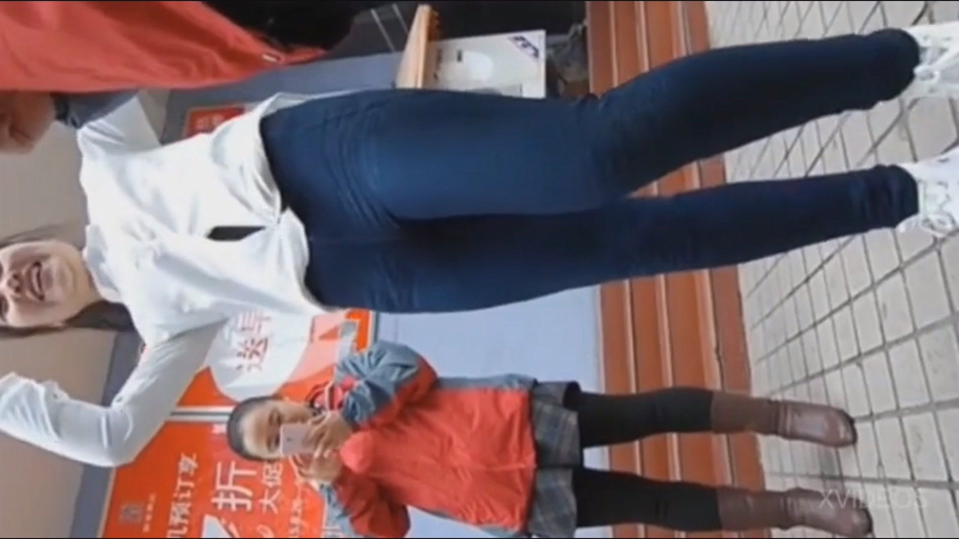 厕拍大神地铁商圈附近女厕尾随偷拍❤️上厕所的美女等了很久的候车黑丝美女高清无水印版