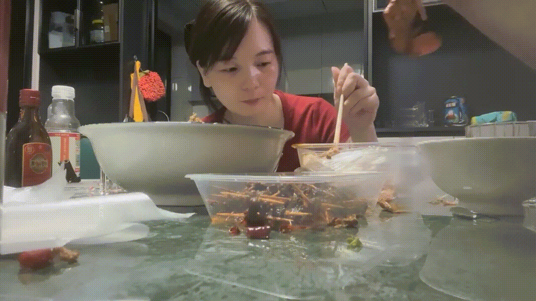 8-15源录探花许墨❤️面基少妇女网友酒足饭饱上床运动草到她浪叫射她奶子上让她尝尝味道