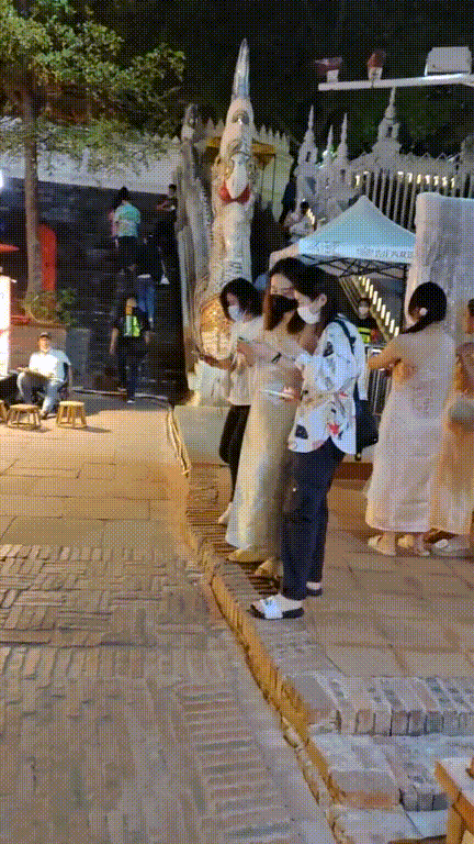 ⚫️步行街女公厕真实偷拍多位女性方便，正面高清特写镜头(7V)