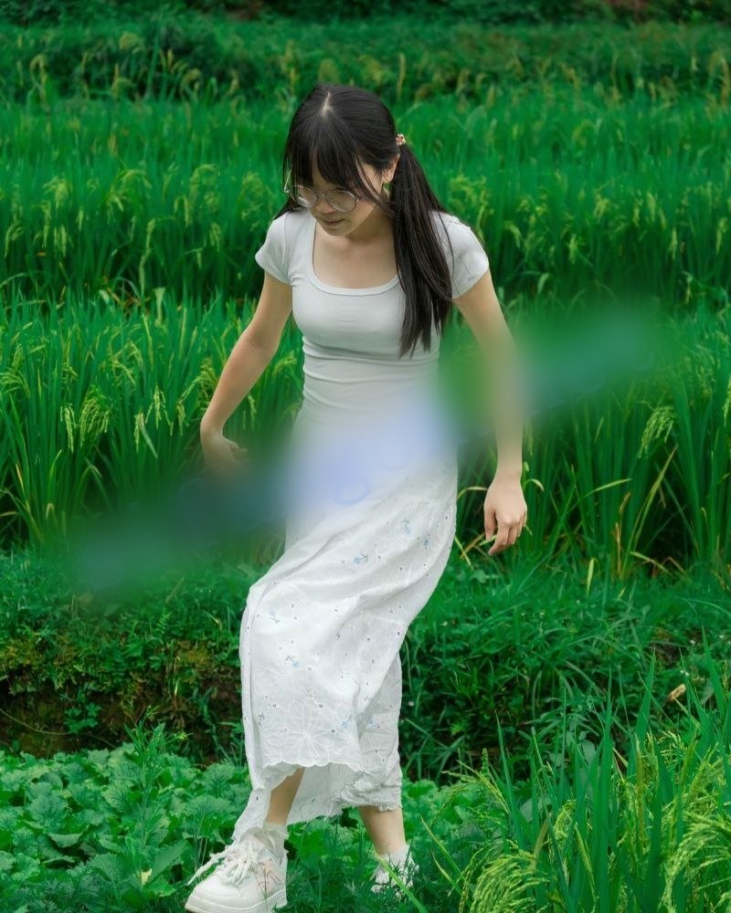 【泄密流出】白丝JK制服美少女剪开连裤袜露出骚逼自慰流水