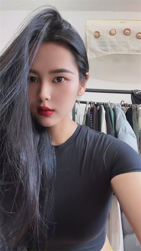 ❣️推荐❣️抖音健身婊【赵】身材练得还可以,道具自慰高潮,掰逼扣穴出白浆,榨精大哥女上位自动档10V